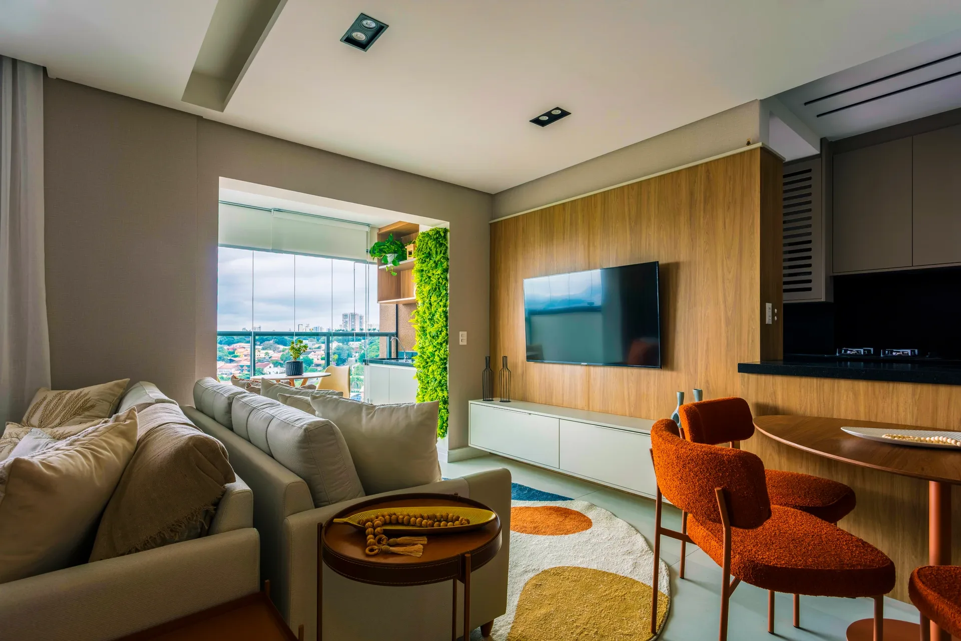 Sala de TV planejada pela Dalmóbile, projeto de Gustavo Dias